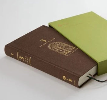 Midori 3 Years Diary: Brown